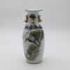 Antico vaso con manici in Porcellana cinese risalente all’ultima dinastia Quing. Disegno di tipo faunistico e floreale