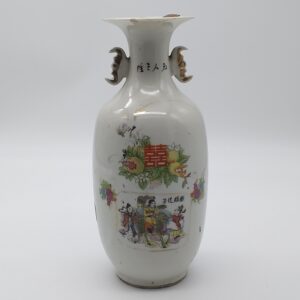 Antico vaso con manici in Porcellana cinese risalente all’ultima dinastia Quing. Disegno raffigurante scena.
